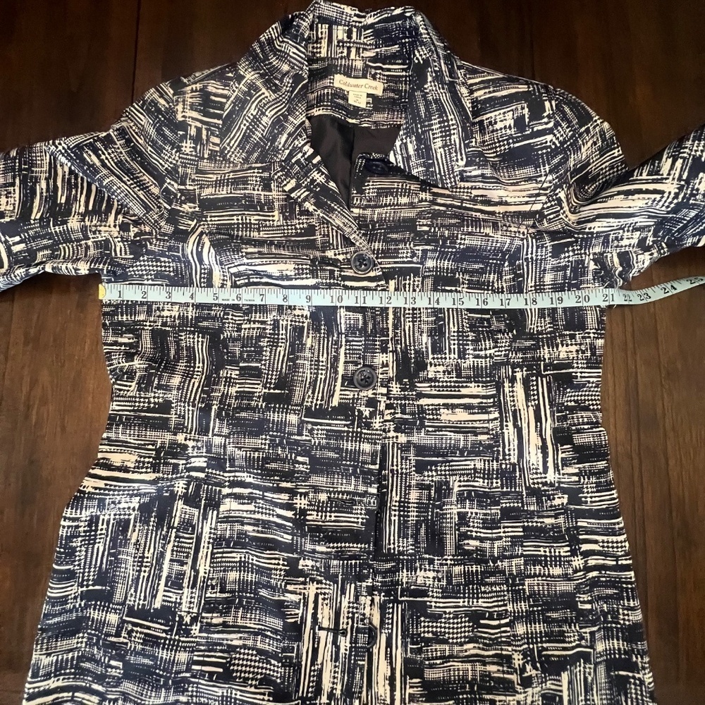 Coldwater Creek Women's Abstract trench raincoat, Blue & Cream, Size Medium - Picture 12 of 14